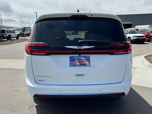 New 2026 Chrysler Pacifica Select FWD image 5