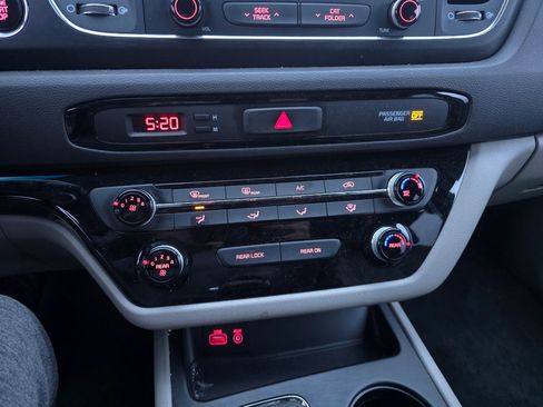 Used 2016 Kia Sedona LX w/ LX Essentials Premium Package image 14