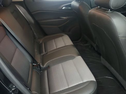 Used 2024 Chevrolet Trax LT w/ Sunroof Package FWD image 24