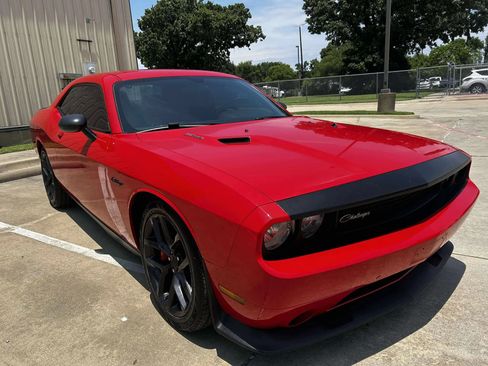 Used 2014 Dodge Challenger SRT8 Core w/ Satin Vapor Edition image 3