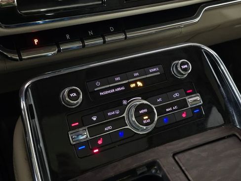 Used 2020 Lincoln Navigator Reserve w/ Luxury Package image 32