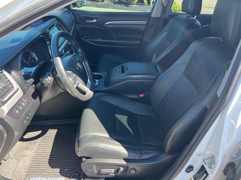 Used 2018 Toyota Highlander Limited Platinum AWD/4WD image 12