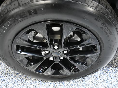 Used 2024 Jeep Wrangler Unlimited Sahara w/ Technology Group image 19