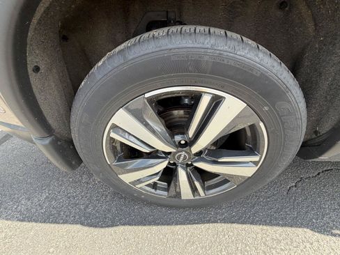Used 2024 Nissan Rogue SL w/ SL Premium Package AWD/4WD image 3