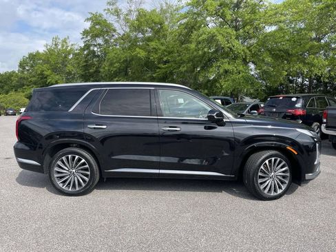Used 2024 Hyundai Palisade Calligraphy FWD image 2