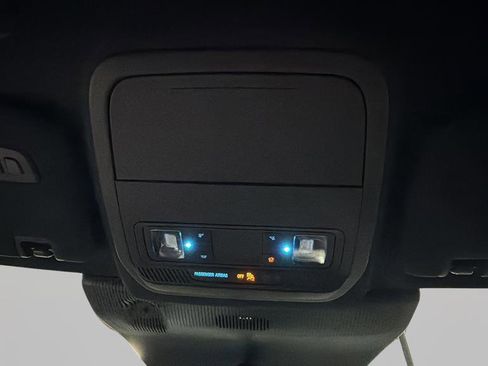 Used 2025 Ford Explorer ST-Line w/ ST-Line Street Pack image 18