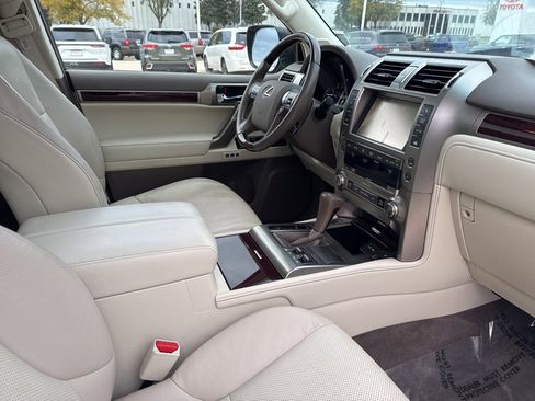 Used 2018 Lexus GX 460 Premium w/ Premium Package image 22