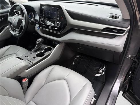 Certified 2022 Toyota Highlander XLE image 26