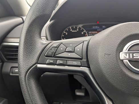 Used 2024 Nissan Altima 2.5 SV image 17