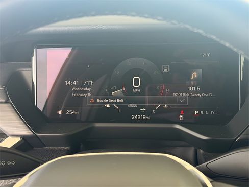 Used 2025 GMC Acadia Elevation image 26