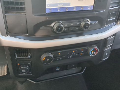 Used 2021 Ford F150 XLT image 19