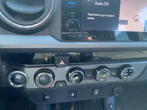 Used 2017 Toyota Tacoma TRD Sport w/ Tow Package (A/T) AWD/4WD image 12