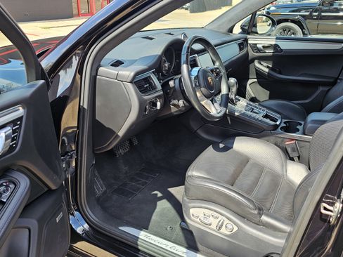 Used 2016 Porsche Macan Turbo w/ Premium Package Plus image 25