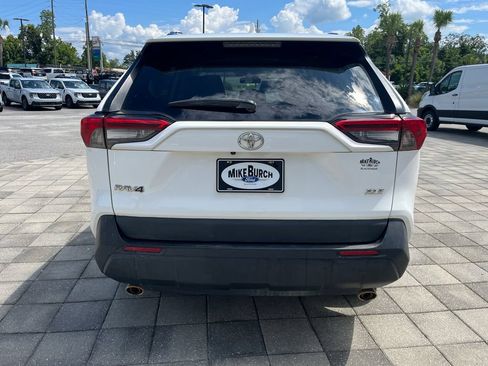 Used 2021 Toyota RAV4 XLE FWD image 5