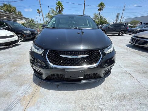 Used 2021 Chrysler Pacifica Touring-L FWD image 1