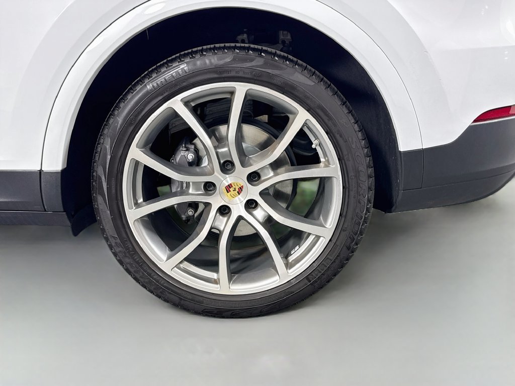 Certified 2023 Porsche Cayenne AWD/4WD image 30
