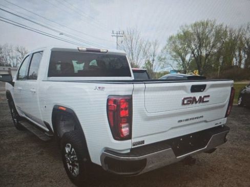 Used 2022 GMC Sierra 2500 SLE AWD/4WD image 2