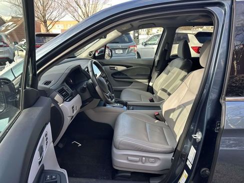 Certified 2022 Honda Pilot Touring image 16