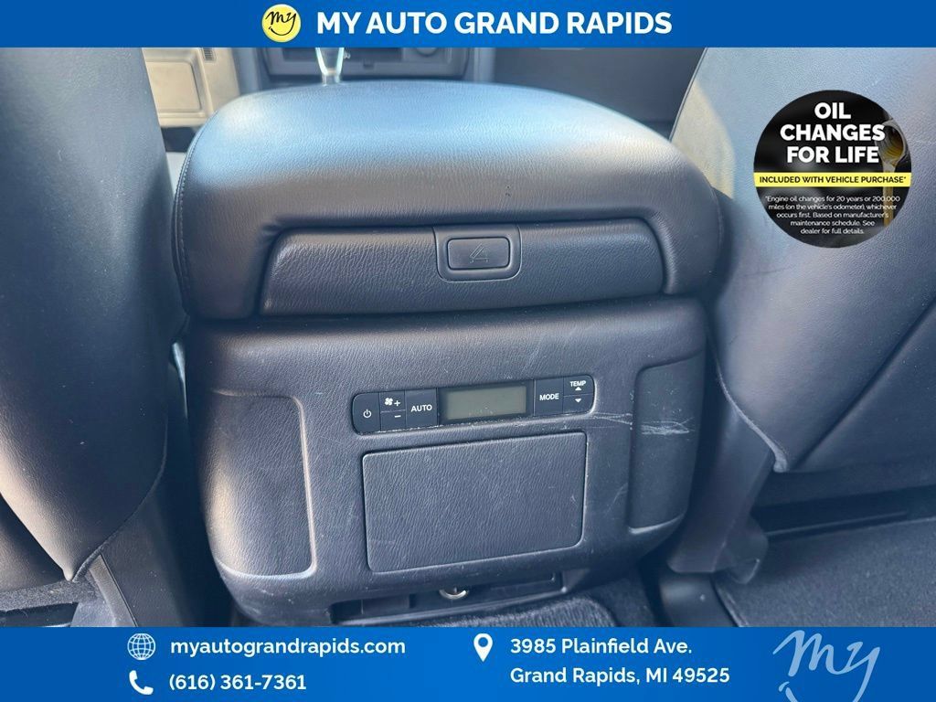 Used 2024 Nissan Armada SV AWD/4WD image 28