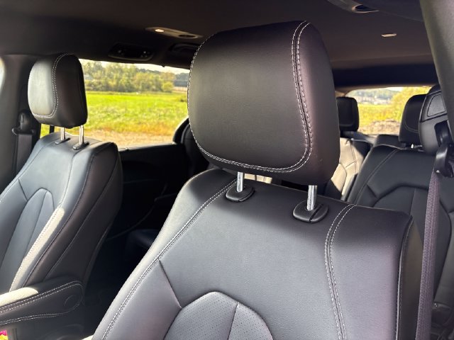 Used 2026 Chrysler Pacifica Select AWD/4WD image 9