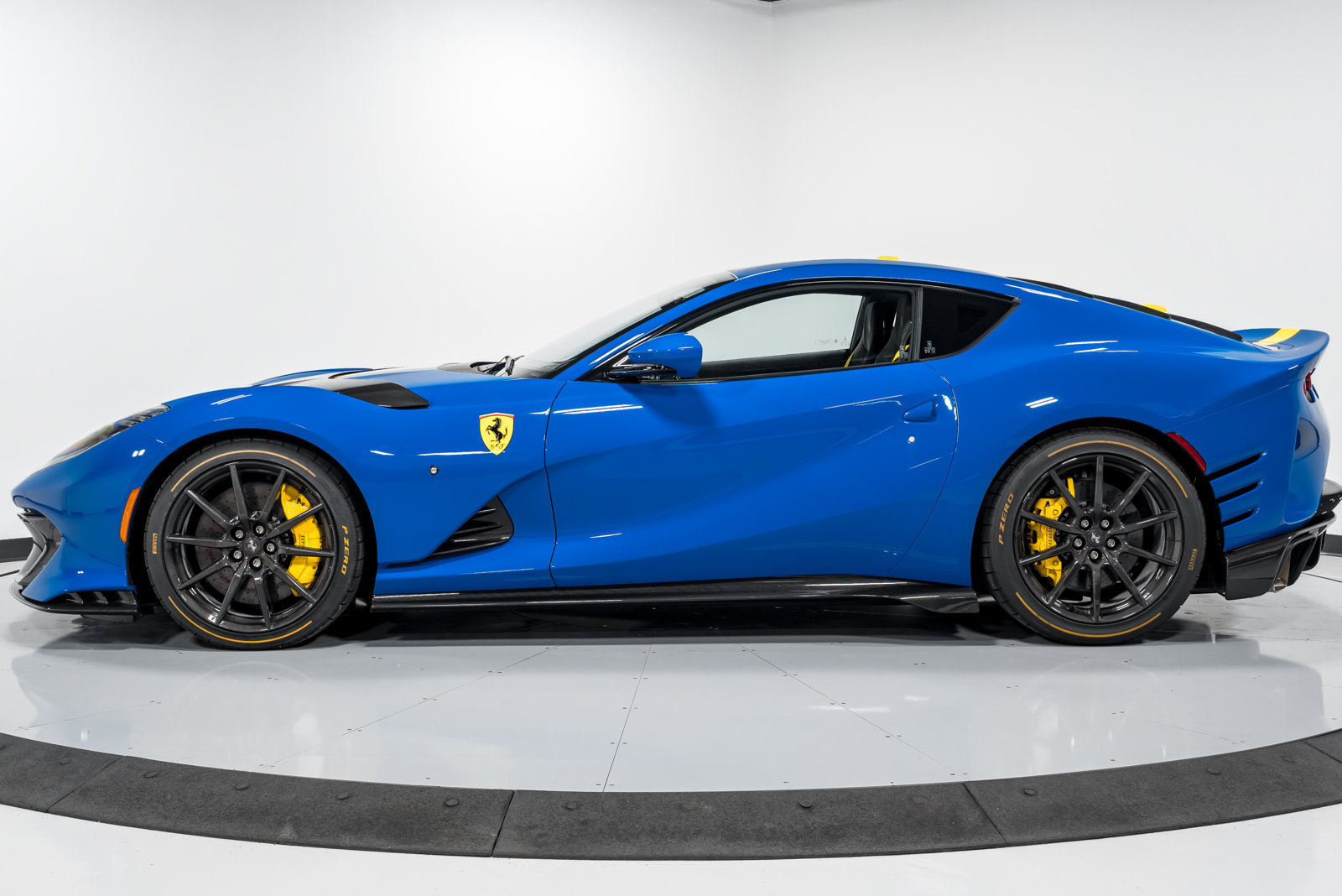 Used 2022 Ferrari 812 Competizione RWD image 5