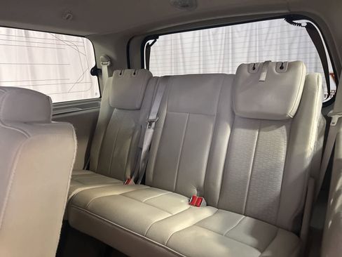 Used 2011 Ford Expedition XLT image 17