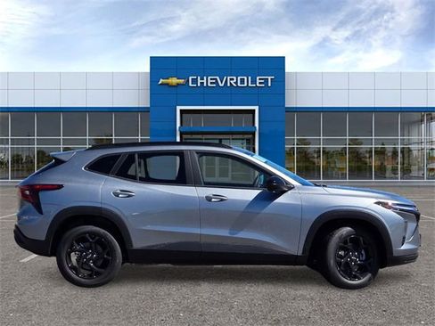 New 2026 Chevrolet Trax LT w/ Midnight Edition image 3