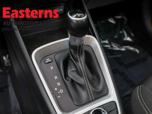 Used 2022 Hyundai Venue SEL image 13