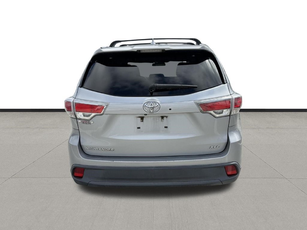 Used 2016 Toyota Highlander XLE FWD image 6