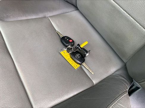 Used 2019 Toyota Tundra Limited w/ Limited Premium Package image 13