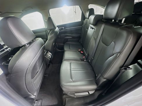 Used 2024 Kia Sorento S image 28