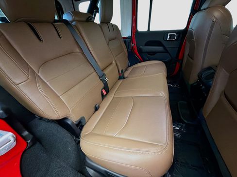 Used 2022 Jeep Wrangler Unlimited Sahara image 14