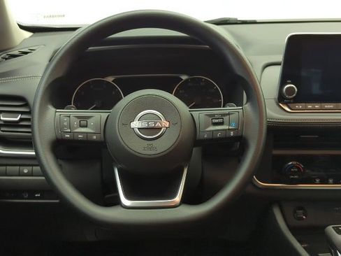 Used 2024 Nissan Rogue SV image 18