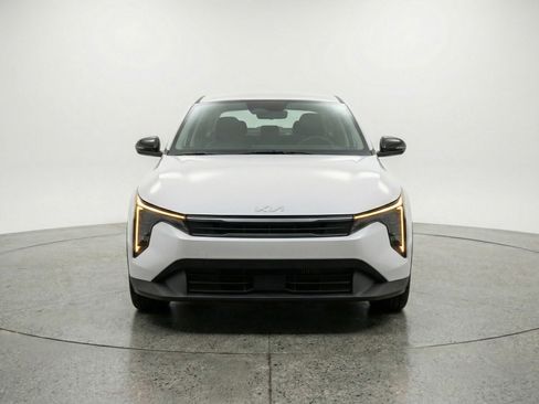 Used 2025 Kia K4 LXS image 2