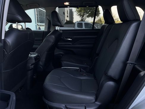 Used 2025 Toyota Grand Highlander XLE image 12