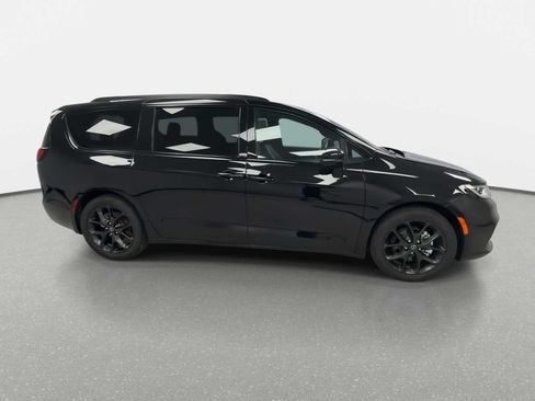 New 2026 Chrysler Pacifica Select w/ S Appearance Package FWD image 9