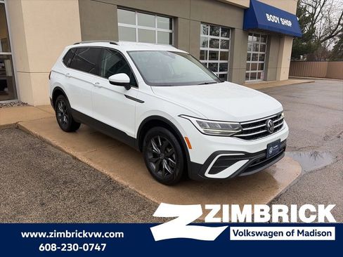 Used 2022 Volkswagen Tiguan SE image 1