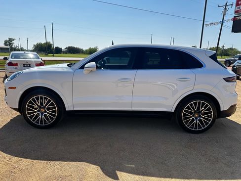Used 2022 Porsche Cayenne Platinum Edition image 10