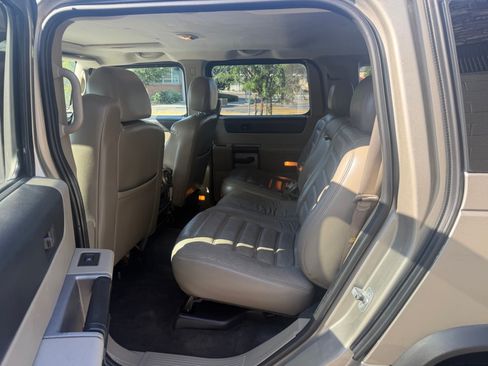 Used 2003 HUMMER H2 w/ Preferred Equipment Group AWD/4WD image 19