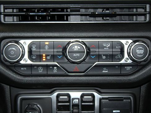 New 2026 Jeep Gladiator Sport image 20