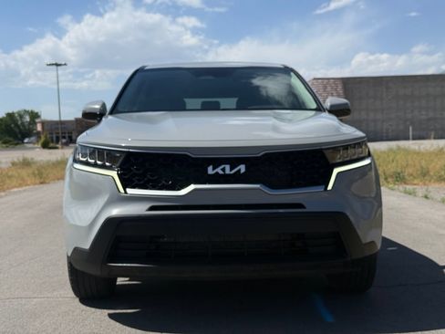 Used 2022 Kia Sorento LX AWD/4WD image 5