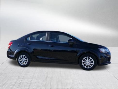 Used 2020 Chevrolet Sonic LT image 2