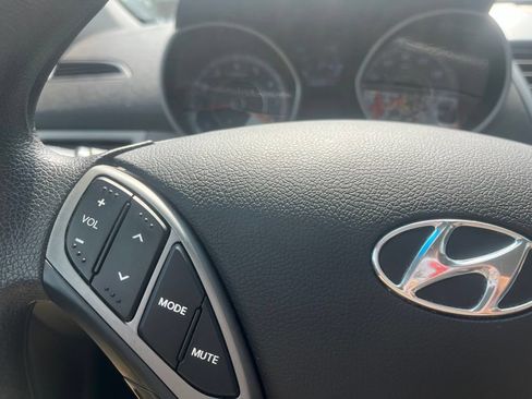Used 2014 Hyundai Elantra SE w/ Option Group 02 FWD image 13
