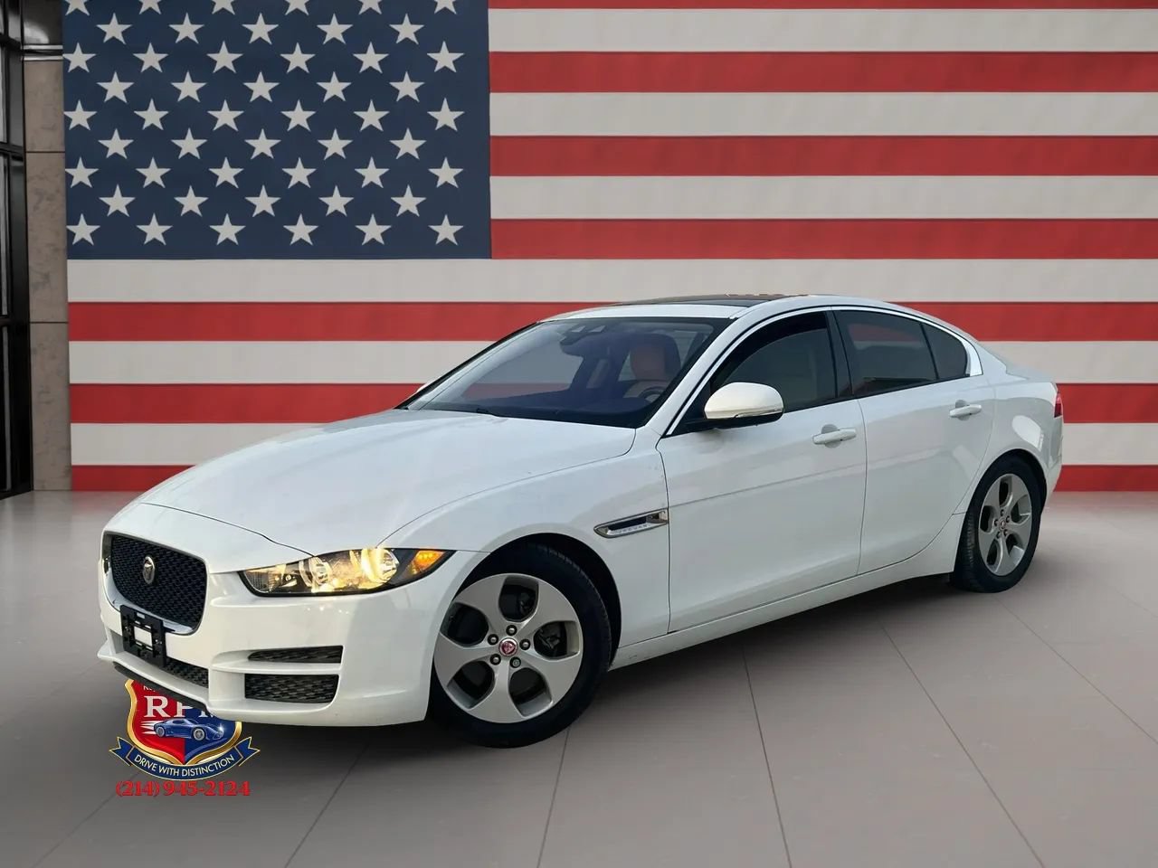 Used 2017 Jaguar XE RWD image 4
