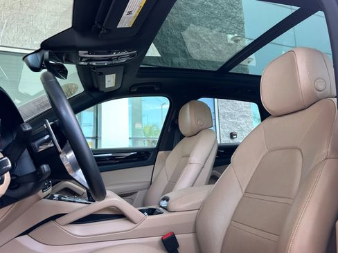 Certified 2023 Porsche Cayenne AWD/4WD image 5