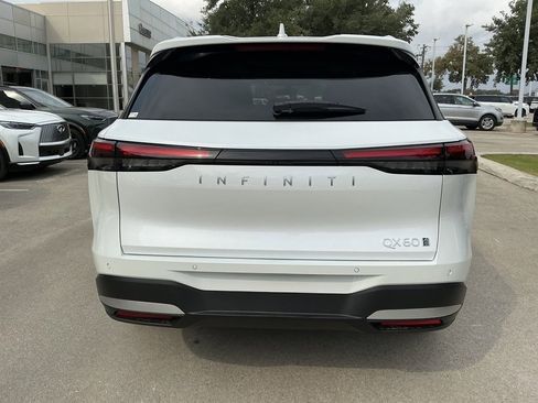 New 2026 INFINITI QX60 Luxe w/ Family Package image 4
