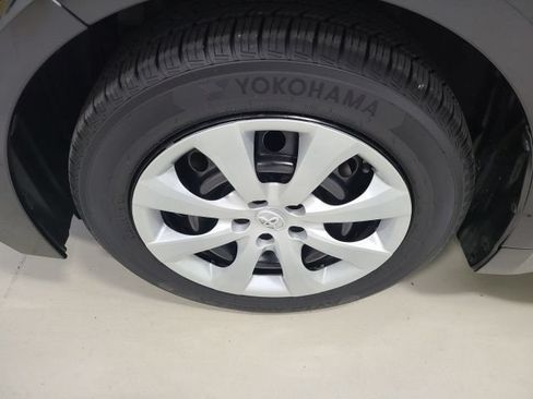 Used 2021 Toyota Corolla LE FWD image 36