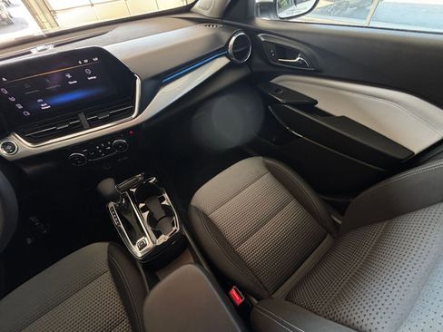 Used 2025 Chevrolet Trax LT image 35