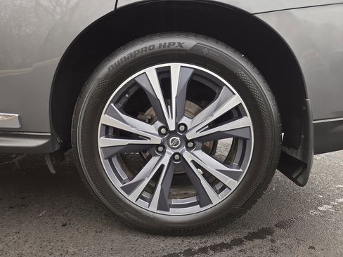 Used 2020 Nissan Pathfinder Platinum image 11