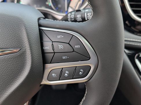 New 2026 Chrysler Pacifica Select image 19